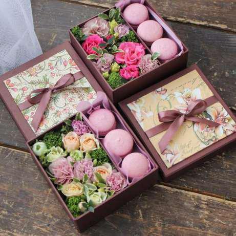Пирожное макарони с цветами - купить в Москве с доставкой наборы макарун